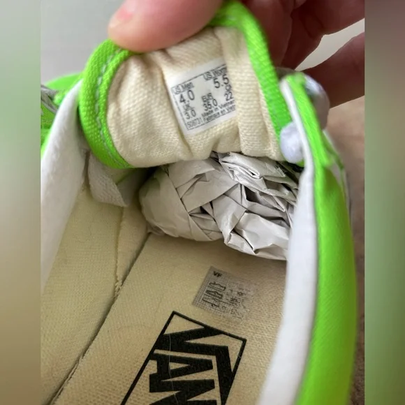 Vans neon green tie shoes on men’s 4/women’s 5.5 like new condition - Picture 7 of 9